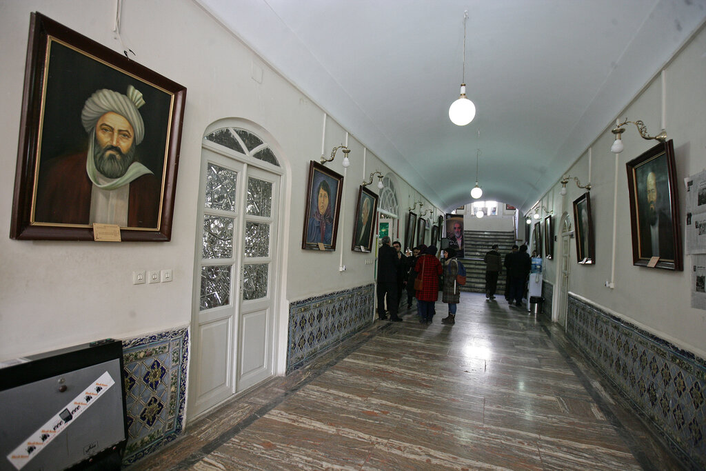 ملاقات با کمالالدین بهزاد و خجندی در خانه امیربهادر | تعظیم وزیر جنگ به مفاخر ایران در حوالی میدان منیریه