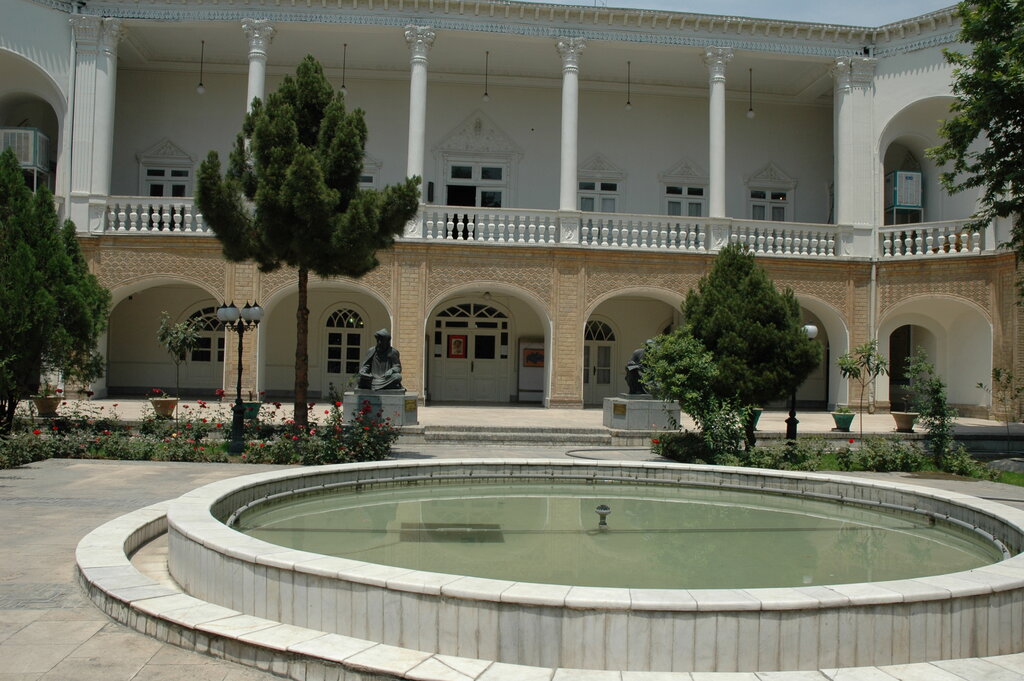 ملاقات با کمالالدین بهزاد و خجندی در خانه امیربهادر | تعظیم وزیر جنگ به مفاخر ایران در حوالی میدان منیریه