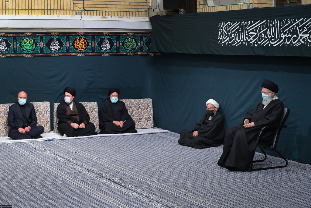 تصاویری از رئیسی و قالیباف تا سیدحسن خمینی ،سردار قاآنی ،حدادعادل و... در مراسم شام غریبان دختر پیامبر