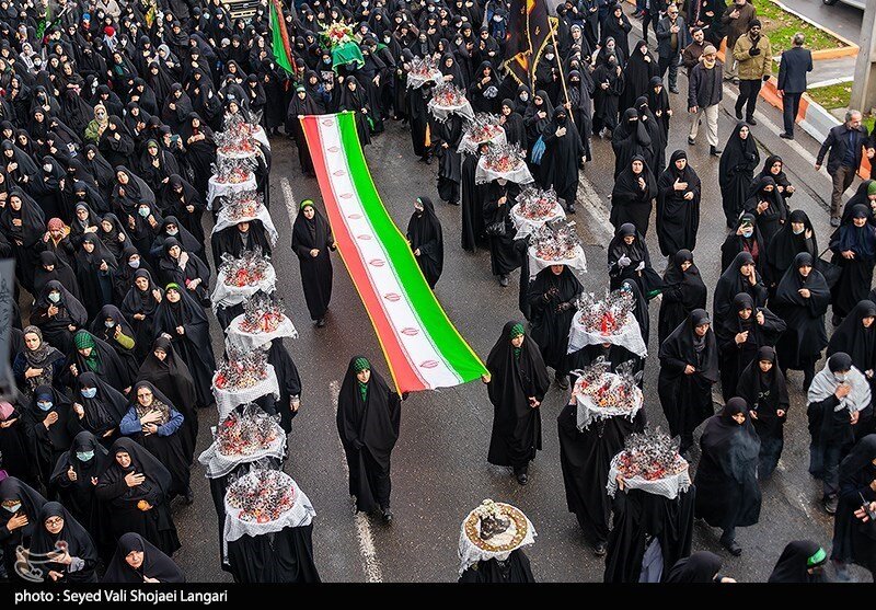 قرارگاه دختران حاج قاسم را ببینید؛دخترانی که با خنچه به استقبال شهدای گمنام رفتند