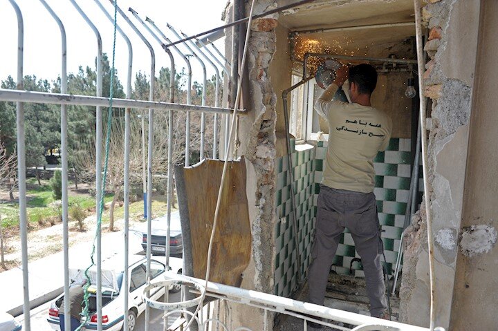 در محله اسماعیلآباد و دولتخواه چه میگذرد؟ | همکاری برای ساختن طرح یک تبسم