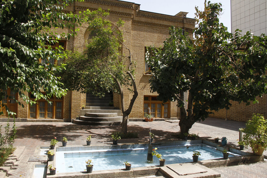 خانه مفاخر فرهنگی کشورمان قصههای پرماجرایی دارند | یادگار بزرگان علم و ادب