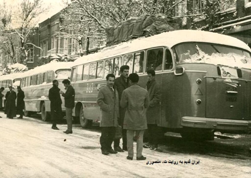رد ماشین‌هایی شبیه قطار در تهران 78 سال پیش