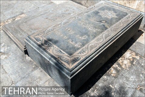 تصاویر قبر افراد معروف در ابن بابویه 