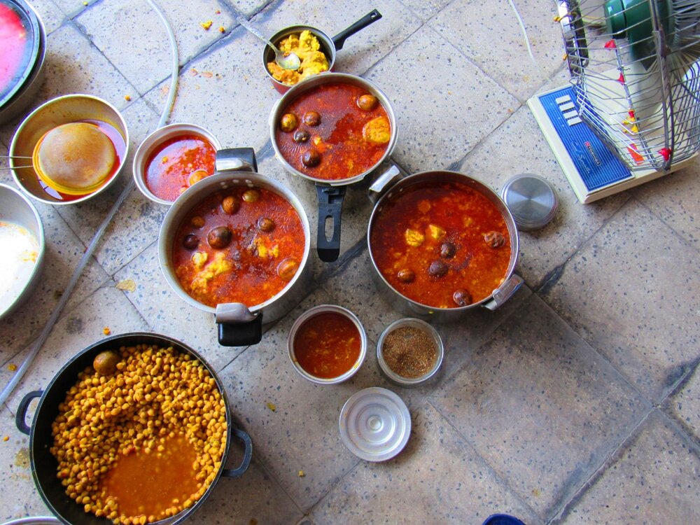 هنوز بوی خوش آبگوشت عقیقه در کوچهباغهای کن میپیچد