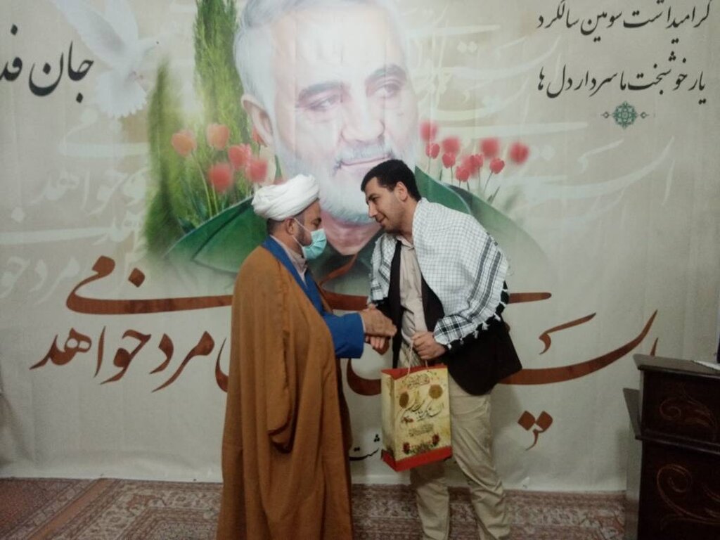 نذری نان و صلوات و برپایی موکبهای میهمانی در محلهها | رقابت کشتیگیران نوجوانان با عنوان «جانم فدای حاج قاسم»