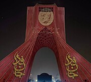 تصویر شهید قاسم سلیمانی بر برج آزادی تهران