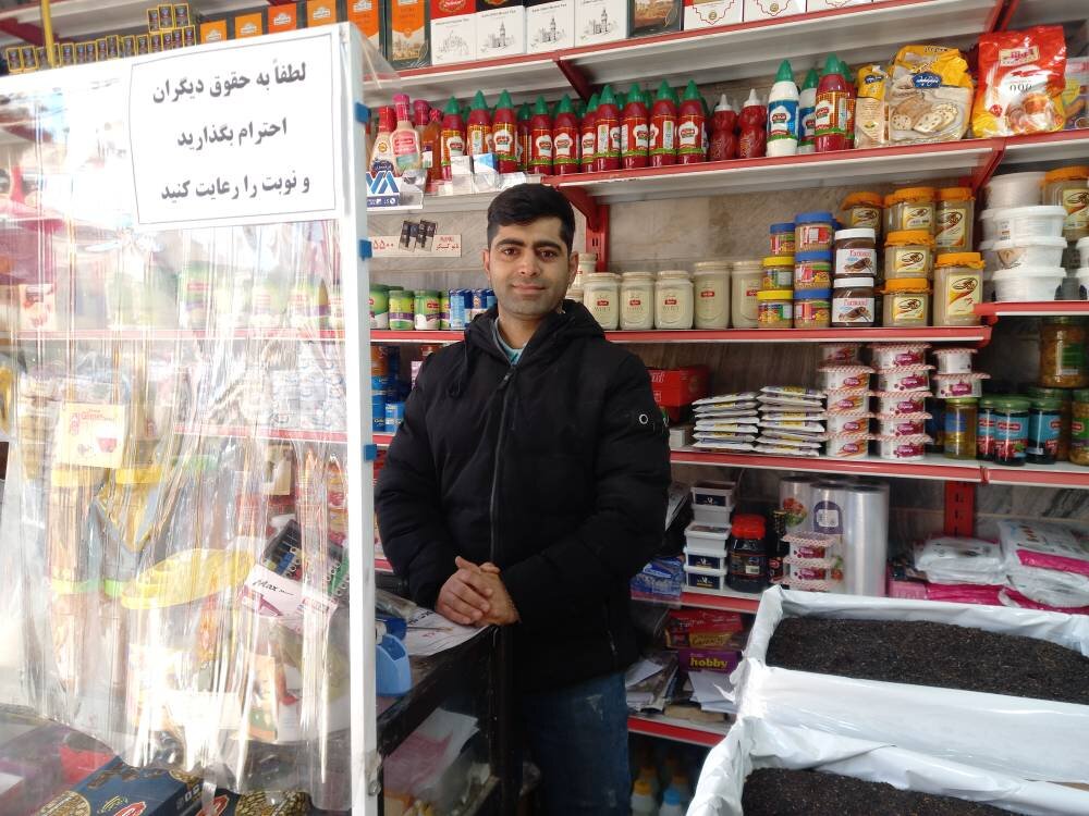 هیچکس از این مغازه دست خالی بیرون نمی‌آید! /کاسب جوان محله تهرانپارس: چرتکه نمی‌اندازم!