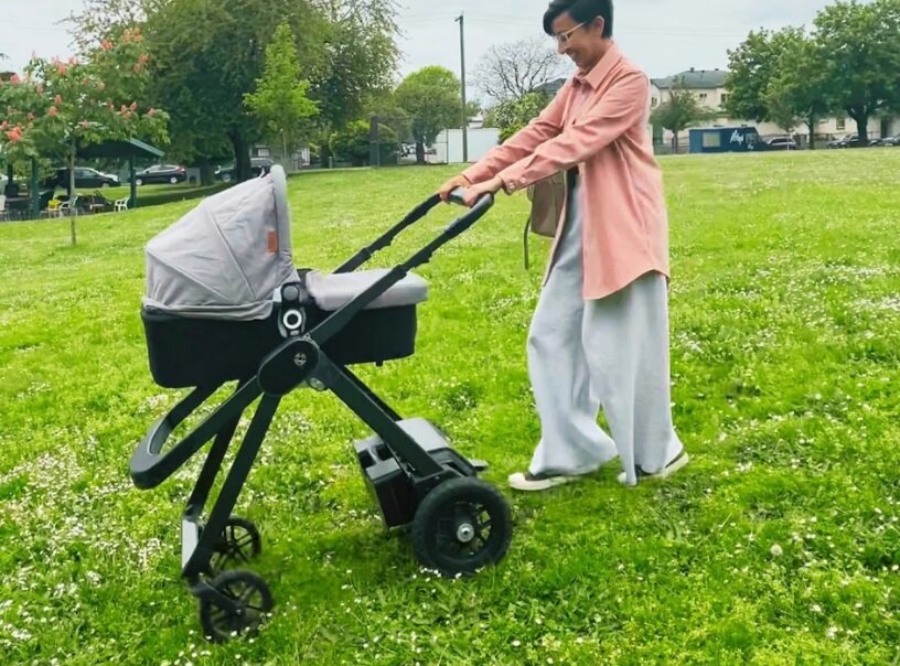 جابجایی هوشمند نوزادان | با تسلای کالسکهها آشنا شوید!