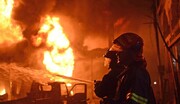 اولین تصاویر آتش سوزی گسترده خیابان بهار | آتش‌نشانان خسته اما در حال تلاش
