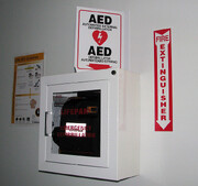 چطور از دستگاه شوک‌دهنده خارجی خودکار قلب (AED) برای ایست قلبی استفاده کنیم؟