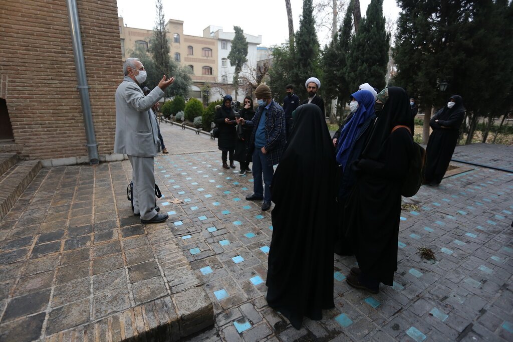 گوهرشاد در کوچه پس کوچههای تهران