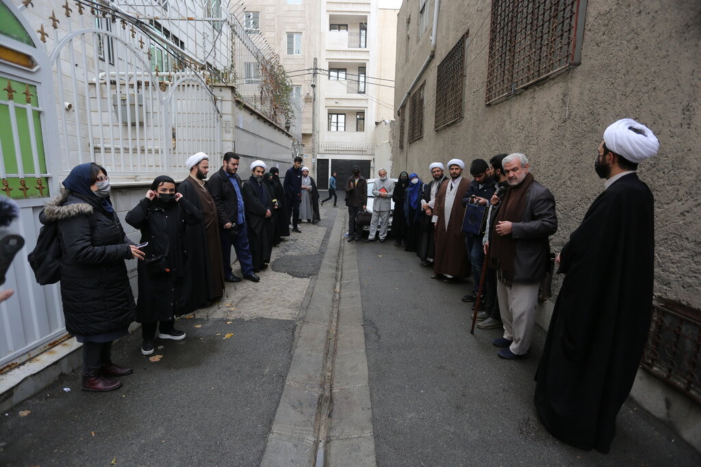 گوهرشاد در کوچه پس کوچههای تهران