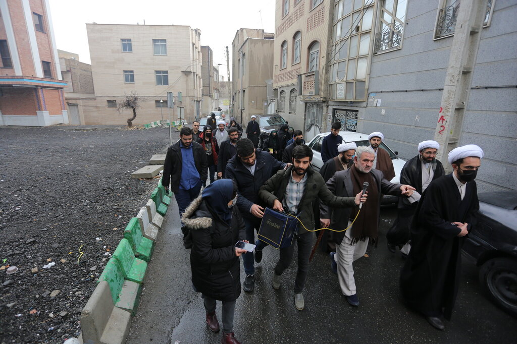 گوهرشاد در کوچه پس کوچههای تهران