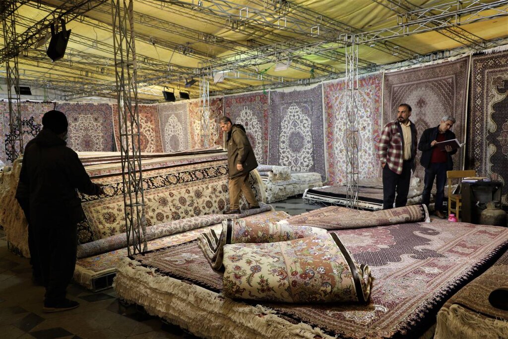هنر اصیل ایرانی را ببینید | برترین تولیدکنندگان فرش دست‌بافت در فردوس 