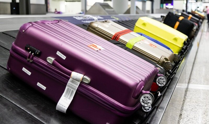 چمدان در فرودگاه