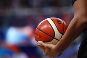 تصاویر سایز عجیب دست ستاره بسکتبال ایرانی که سوژه FIBA شد | وقتی دست این ستاره را اندازه می‌گیرند