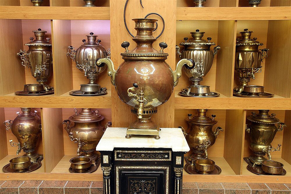 «حمام برنجی» چطور وارد خانه تهرانیها شد؟ | ردپای سماورهای زغالی در باغهای طرشت و دولاب