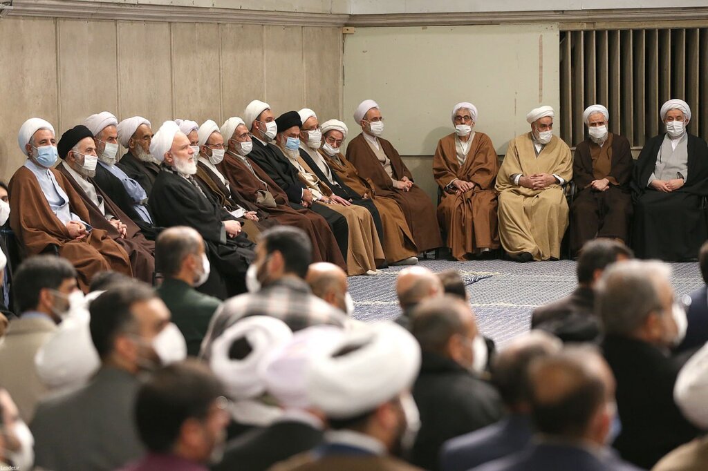 تصاویری از دیدار مقام معظم رهبری با جمعی از مردم قم