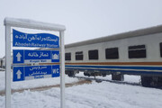 ببینید | آخرین وضعیت مسافران قطار تهران - شیراز | ایستگاه راه آهن آباده میزبان مسافران شد