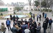 تصاویر | روز برفی حیاط دولت | سخنگو زیر چتر سرخ ؛ ضرغامی کاپشن به دوش! | چهره‌های متفاوت وزیران در تهران برفی
