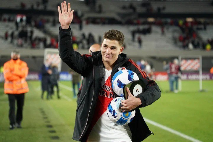 تصاویر | مسی از یک آرژانتینی شکست خورد! | رکورد شگفتانگیز با دبلهتهتریک در سال ۲۰۲۲