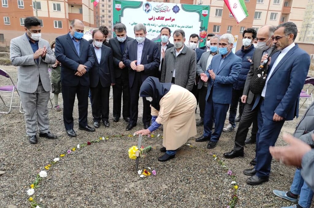 قهرمان محله | معلمی که با وصیت مادرش مدرسهساز شد