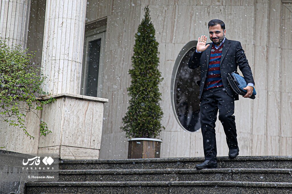 تصاویر ا روز برفی حیاط دولت ؛عکس های متفاوت وزیران درجمع خبرنگاران