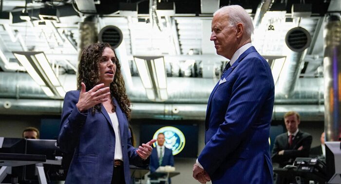 زندگینامه: کریستین ابی زید (۱۹۷۹-)