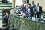 عکس | پاسخ نمادین مجلس به اقدام پارلمان اروپا علیه سپاه | قاب‌هایی که در صحن مجلس نصب شدند