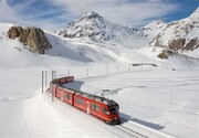 لحظه عبور قطار تبریز به جلفا از دل کوهی از برف! | میزان برف در این منطقه را ببینید