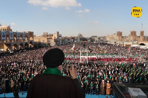 یزدی های دهه نودی با پوشش پرچم ایران