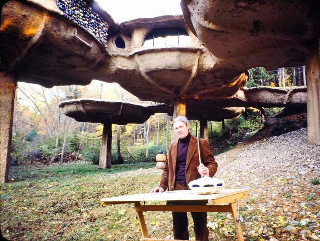 تصاویر عجیبترین خانههای دنیا؛ از خانه توالتی تا قلعه حبابی | داخل خانه اعجابانگیز صحرا را ببینید