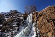 تصاویر | منجمد شدن آبشار ۱۲ متری گنج‌نامه همدان