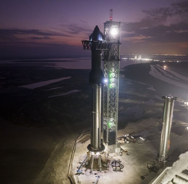 تصاویری که ماهواره ها از بزرگترین موشک دنیا ثبت کردند