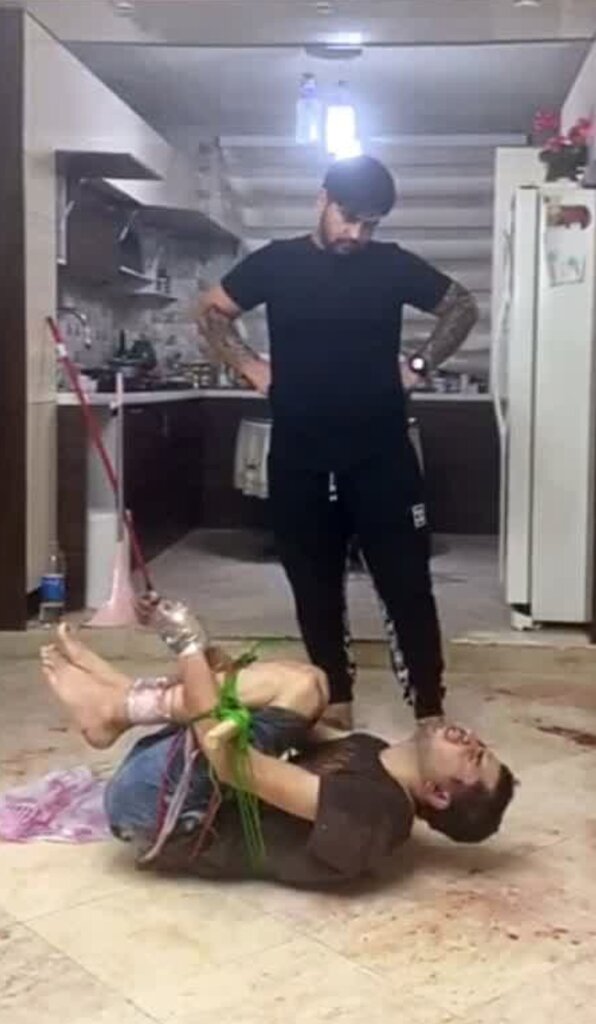 تصاویر | ماجرای کلیپ شکنجه وحشیانه یک جوان ۲۵ ساله چه بود؟ | ۸ روز فیتیلهپیچ مرا شلاق زدند | گفتند مثل جوجه به سیخت می کشیم!