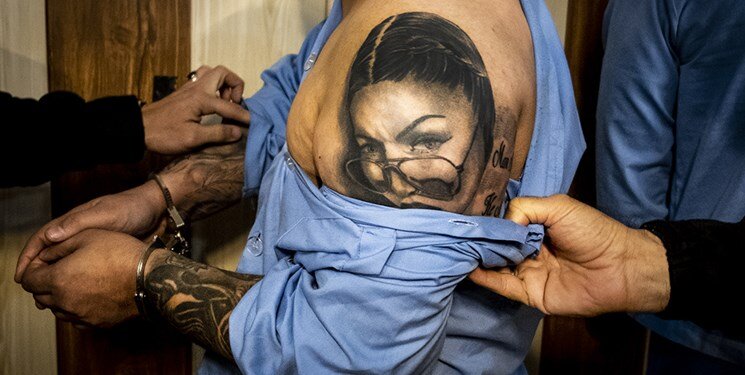 تصاویر | ماجرای کلیپ شکنجه وحشیانه یک جوان ۲۵ ساله چه بود؟ | ۸ روز فیتیلهپیچ مرا شلاق زدند | گفتند مثل جوجه به سیخت می کشیم!