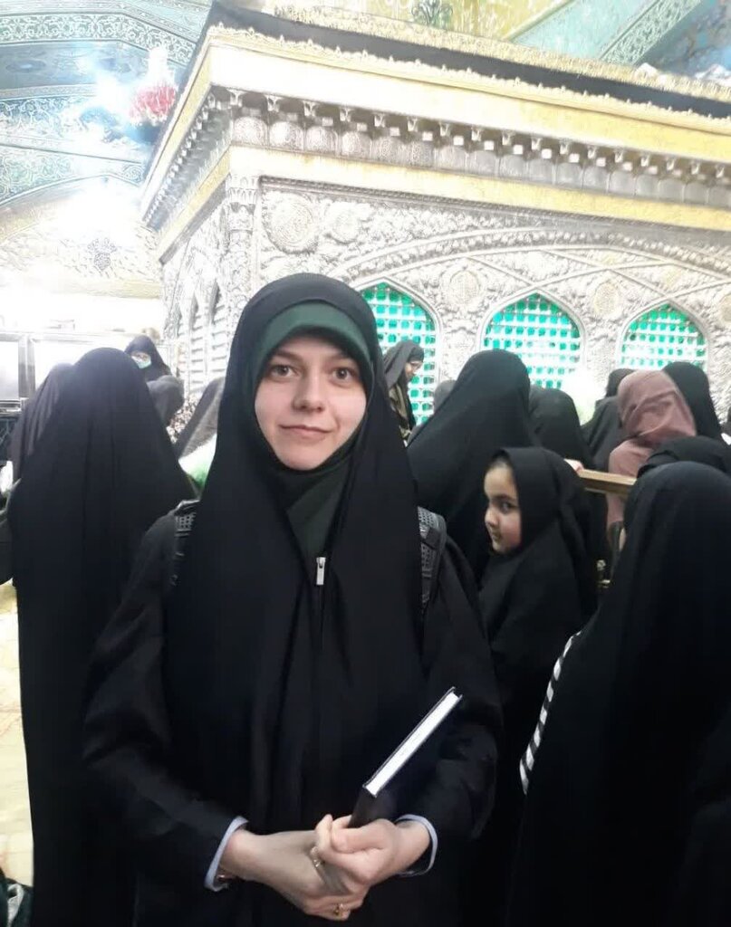 عکس | ازدواج دختر محجبه آلبانی در حرم امام رضا(ع) | قبل از سفر به مشهد بوی امام رضا(ع) را حس میکنم