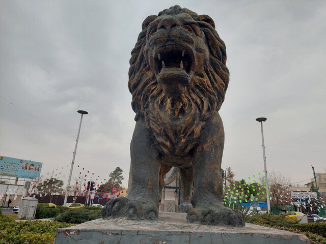 مجسمههای میدان حر هم دو رنگ شدند؟ | واکنش سازمان زیباسازی | سرنوشت نامعلوم مجسمه فردوسی