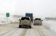 آخرین وضعیت ترافیکی راه‌های کشور | جاده‌های ۱۷ استان برفی و بارانی است؛ ترافیک روان در محورهای چالوس، هراز و فیروزکوه