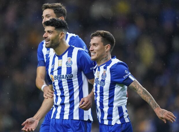 طارمی گزارشگر پرتغالی را مات کرد | واکنش به درخشش ستاره ایرانی پورتو روی آنتن زنده