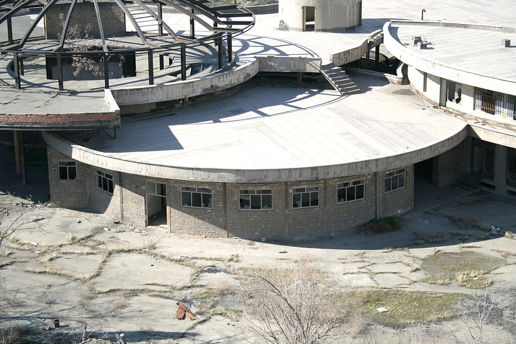 کاخی با تونلهای مخفی در زیر زمین