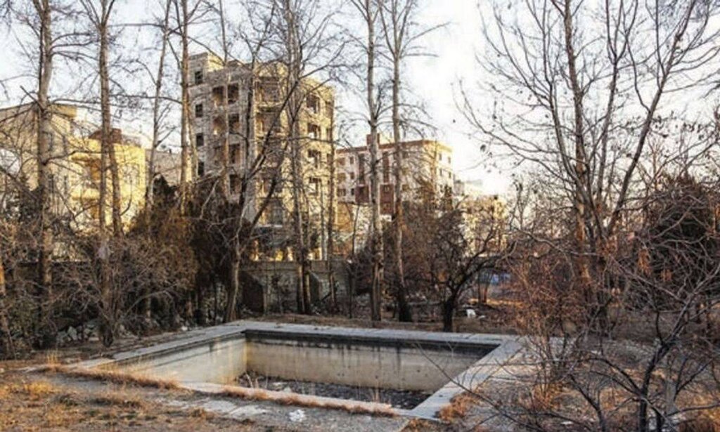 خانهباغ امیرتیمور کلالی و راز ۲۷ سال عینک آفتابی زدن استاد بنان