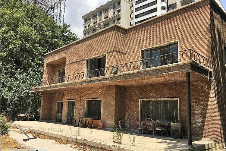 خانهباغ امیرتیمور کلالی و راز ۲۷ سال عینک آفتابی زدن استاد بنان