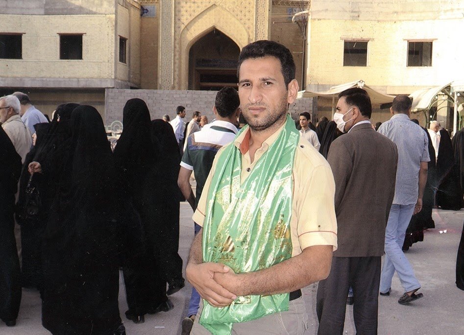 مدافع حرمی که بدون اطلاع خانواده به سوریه رفت | او را زنده زنده در آتش سوزاندند | ۵ فرزند شهید در یک قاب