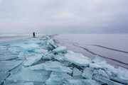 ببینید | پدیده‌ای شگفت انگیز در شمال کشور | دریای خزر هم یخ زد!