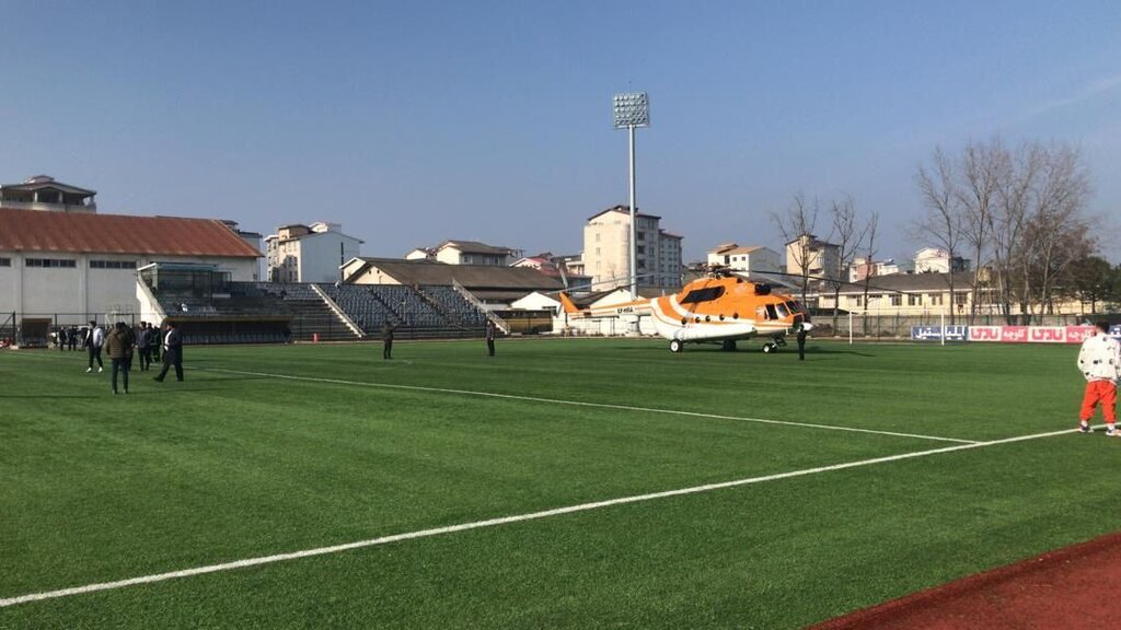 اتفاق عجیب در فوتبال ایران؛ فرود هلیکوپتر حامل دستیار ولادیمیر پوتین وسط زمین بازی