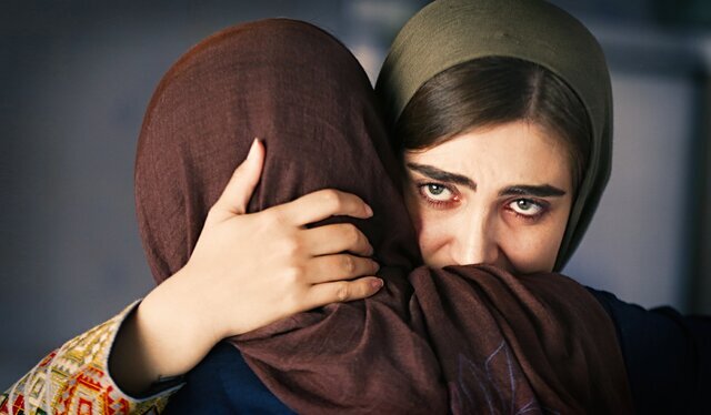 تصویر الناز ملک با پوشش و نقش متفاوت | همه چیز درباره آیسان سریال سقوط