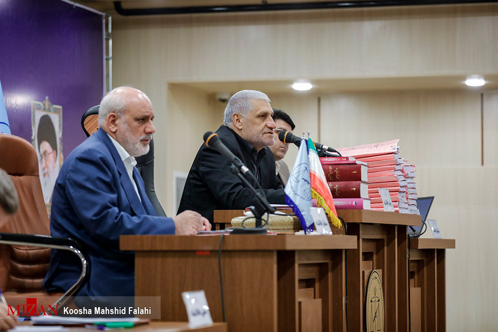 تصاویر | متهم سقوط هواپیمای اوکراینی از شب حادثه و عملکردش گفت | ۷ نفر از اولیای دم جانباختگان و وکلای آنها در جایگاه قرار گرفتند