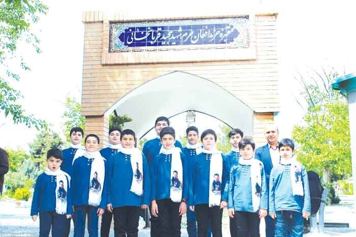 این سرود در شبکههای اجتماعی دستبهدست چرخید | عضویت ۴نسل در گروه سرود نوید محله یافتآباد